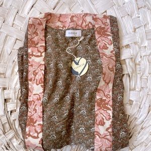 Evereve kimono with wide sleeves great for fall spring and summer bnwt